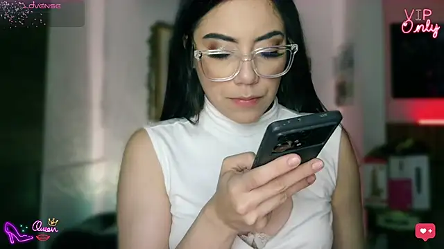 LauGrayJ online show from April 13, 11:16 pm