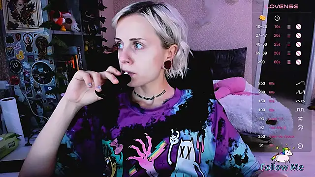 NaniMoore online show from October 16, 8:55 pm