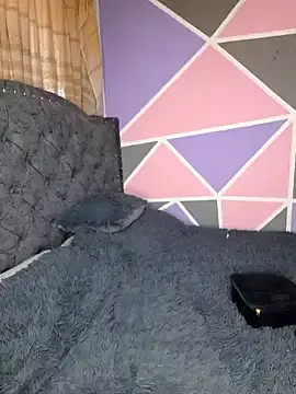 Emmily Walker online show from December 19, 1:36 pm