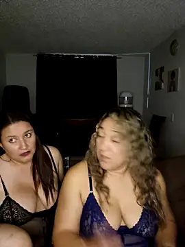 Snapshot of kitty_84 chatting on September 27, 2:19 am kitty 84 online show from September 27, 2:19 am