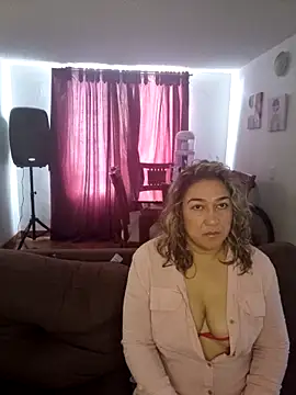 Snapshot of kitty_84 chatting on November 2, 3:59 pm kitty 84 online show from November 2, 3:59 pm