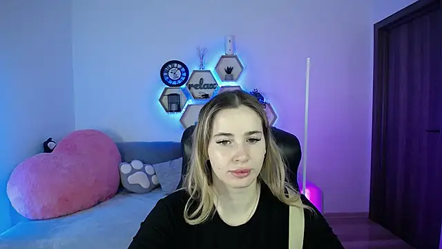 SabrinViolet online show from February 15, 9:08 am