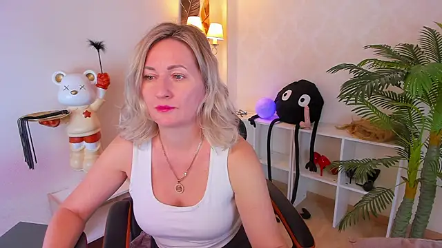 AriFleow online show from October 21, 11:36 am