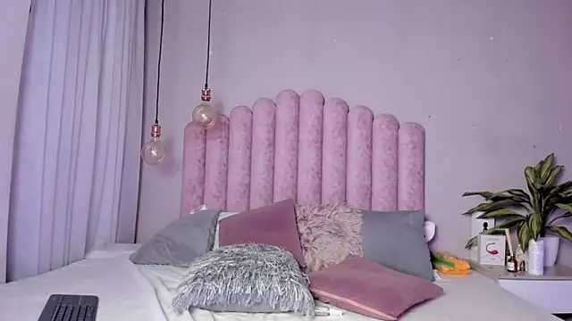 Snapshot of SusanBenett chatting on September 14, 9:23 pm SusanBenett online show from September 14, 9:23 pm