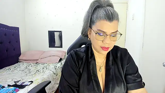 vikyadams online show from November 24, 12:34 am