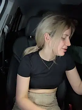 Holly-Glamour online show from April 18, 11:15 pm