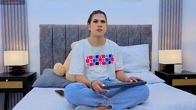 Luciana Ortiz1 online show from November 4, 2:00 pm