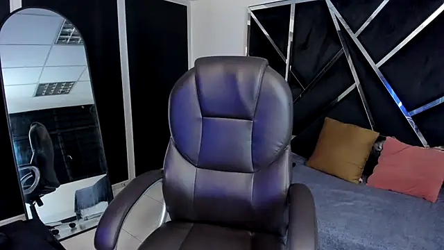 Snapshot of Ivanna18_x chatting on October 10, 4:28 am Ivanna18 x online show from October 10, 4:28 am