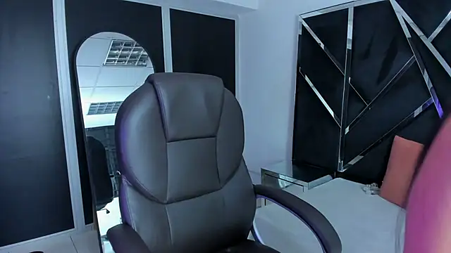 Snapshot of Ivanna18_x chatting on September 24, 4:33 am Ivanna18 x online show from September 24, 4:33 am