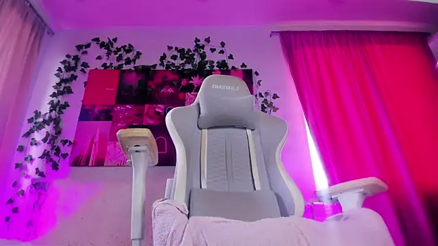 Kate Burleskk online show from October 21, 5:00 am