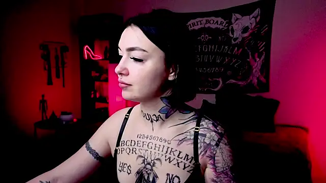 Magic Allie online show from April 6, 8:10 pm