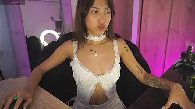 Snapshot of Littlegoddessx chatting on October 16, 10:34 pm Littlegoddessx online show from October 16, 10:34 pm