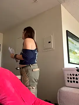 Snapshot of SafeinouterSpace chatting on October 5, 9:09 pm SafeinouterSpace online show from October 5, 9:09 pm