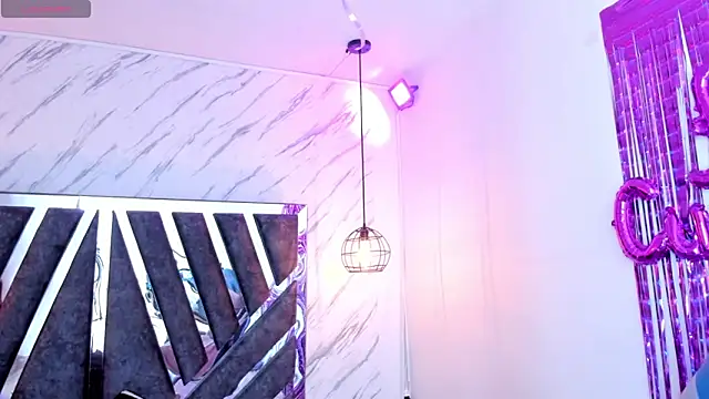 Snapshot of Queen_perla_ chatting on October 22, 12:10 pm Queen perla online show from October 22, 12:10 pm