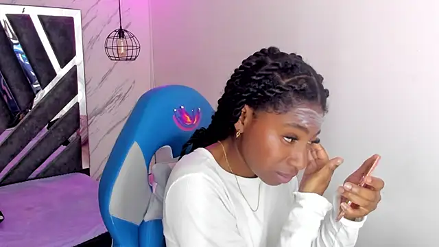 Snapshot of Queen_perla_ chatting on October 23, 12:11 pm Queen perla online show from October 23, 12:11 pm