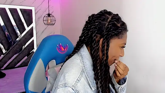 Snapshot of Queen_perla_ chatting on October 29, 12:31 pm Queen perla online show from October 29, 12:31 pm