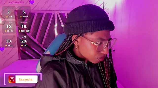 Snapshot of Queen_perla_ chatting on October 2, 12:10 pm Queen perla online show from October 2, 12:10 pm