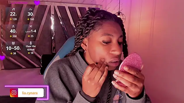 Snapshot of Queen_perla_ chatting on October 15, 11:35 am Queen perla online show from October 15, 11:35 am