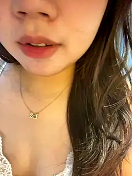 Snapshot of Hotellinh12 chatting on September 13, 11:40 am Hotellinh12 online show from September 13, 11:40 am