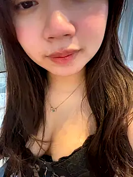 Snapshot of Hotellinh12 chatting on October 23, 7:47 am Hotellinh12 online show from October 23, 7:47 am