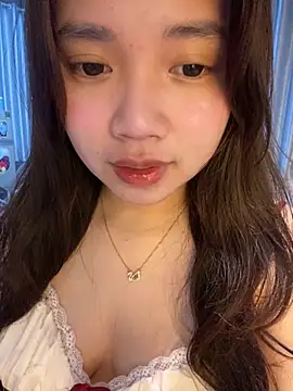 Snapshot of Hotellinh12 chatting on October 12, 5:15 pm Hotellinh12 online show from October 12, 5:15 pm