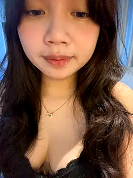 Snapshot of Hotellinh12 chatting on September 24, 5:01 pm Hotellinh12 online show from September 24, 5:01 pm