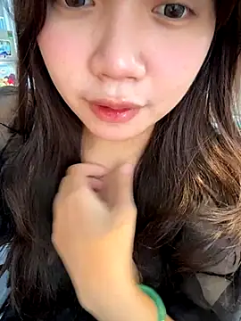 Snapshot of Hotellinh12 chatting on October 8, 7:02 am Hotellinh12 online show from October 8, 7:02 am