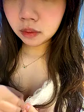 Snapshot of Hotellinh12 chatting on October 27, 4:46 pm Hotellinh12 online show from October 27, 4:46 pm