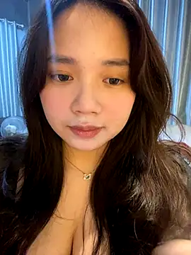 Snapshot of Hotellinh12 chatting on October 9, 5:17 pm Hotellinh12 online show from October 9, 5:17 pm