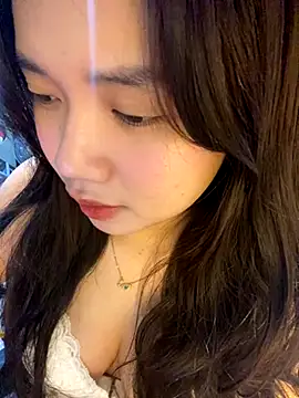 Snapshot of Hotellinh12 chatting on October 11, 4:31 pm Hotellinh12 online show from October 11, 4:31 pm