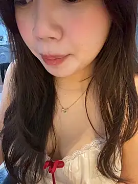 Snapshot of Hotellinh12 chatting on October 22, 7:46 am Hotellinh12 online show from October 22, 7:46 am