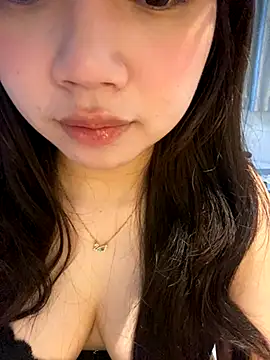 Snapshot of Hotellinh12 chatting on September 26, 5:21 pm Hotellinh12 online show from September 26, 5:21 pm