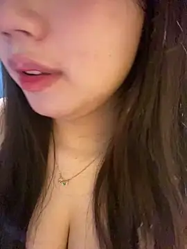 Snapshot of Hotellinh12 chatting on September 29, 5:51 pm Hotellinh12 online show from September 29, 5:51 pm