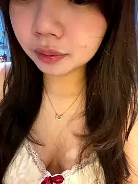 Snapshot of Hotellinh12 chatting on October 2, 4:23 pm Hotellinh12 online show from October 2, 4:23 pm