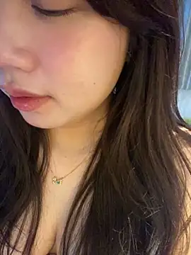 Snapshot of Hotellinh12 chatting on September 23, 4:49 pm Hotellinh12 online show from September 23, 4:49 pm