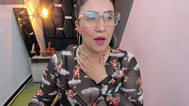 Snapshot of GiaFox_ chatting on October 9, 2:21 pm GiaFox  online show from October 9, 2:21 pm