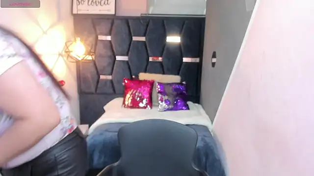 Snapshot of GiaFox_ chatting on September 9, 8:41 pm GiaFox  online show from September 9, 8:41 pm