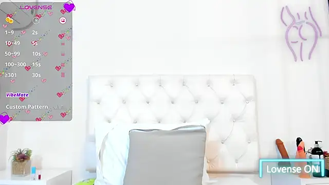 Snapshot of DulceColeman chatting on October 3, 8:03 pm DulceColeman online show from October 3, 8:03 pm