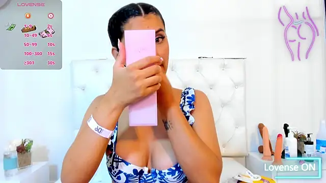 Snapshot of DulceColeman chatting on November 1, 7:18 pm DulceColeman online show from November 1, 7:18 pm