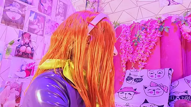 Snapshot of Alicebenett chatting on October 18, 9:05 pm Alicebenett online show from October 18, 9:05 pm