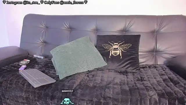 AnnieFlorez online show from September 12, 2:01 am