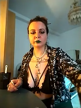 AliceBehind online show from March 14, 4:52 pm