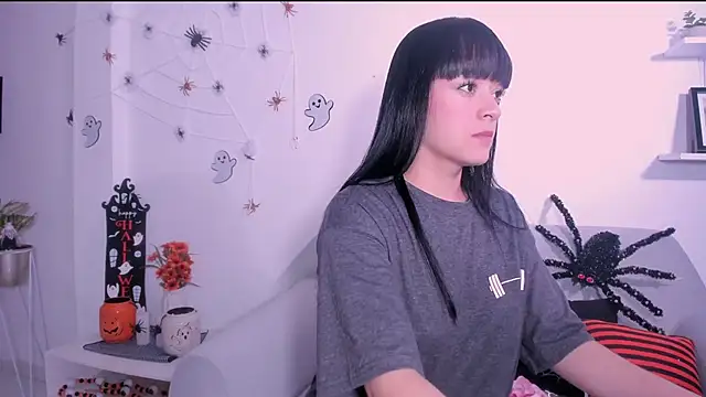 Snapshot of DannaHyde chatting on October 8, 5:39 pm DannaHyde online show from October 8, 5:39 pm