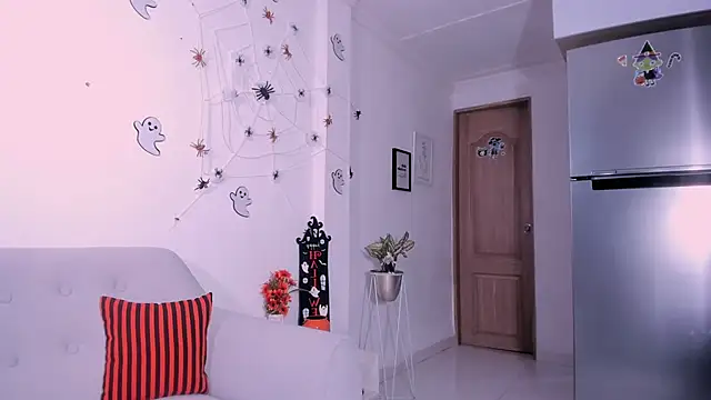 Snapshot of DannaHyde chatting on October 12, 5:37 pm DannaHyde online show from October 12, 5:37 pm