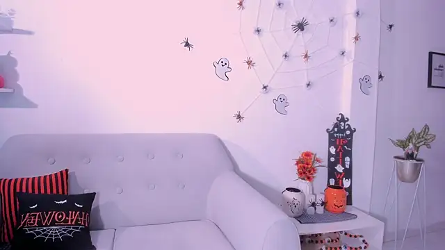 Snapshot of DannaHyde chatting on October 13, 6:10 pm DannaHyde online show from October 13, 6:10 pm