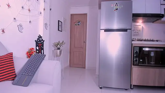 Snapshot of DannaHyde chatting on October 10, 5:51 pm DannaHyde online show from October 10, 5:51 pm