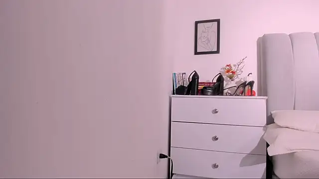 Snapshot of DannaHyde chatting on September 28, 6:13 pm DannaHyde online show from September 28, 6:13 pm