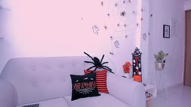 Snapshot of DannaHyde chatting on October 16, 4:31 pm DannaHyde online show from October 16, 4:31 pm