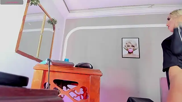 Snapshot of Jimena_Grey chatting on October 25, 1:08 pm Jimena Grey online show from October 25, 1:08 pm