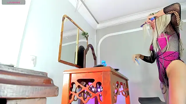 Snapshot of Jimena_Grey chatting on October 19, 6:04 am Jimena Grey online show from October 19, 6:04 am